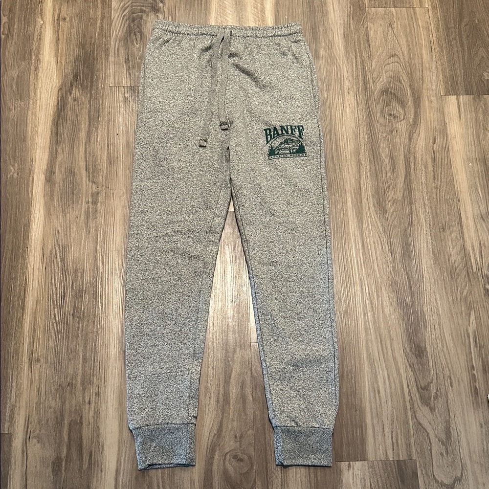 👟 Banff Canada Gray Jogger Sweatpants - Cozy Travel Souvenir Loungewear